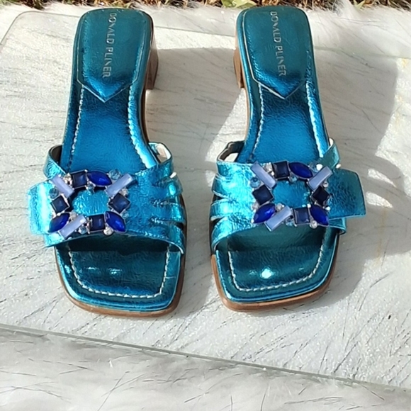 Donald Pliner Bettamy Bejeweled Leather Turquoise Slides Slip-On Sandals Size 9 - Picture 4 of 16